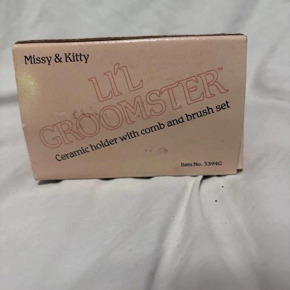 VINTAGE Lil Groomster Brush and Comb Set Ceramic Holder #5394G Missy And Kitty